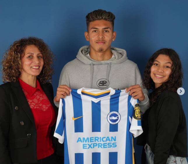 Jeremy Sarmiento with his mother and sister.